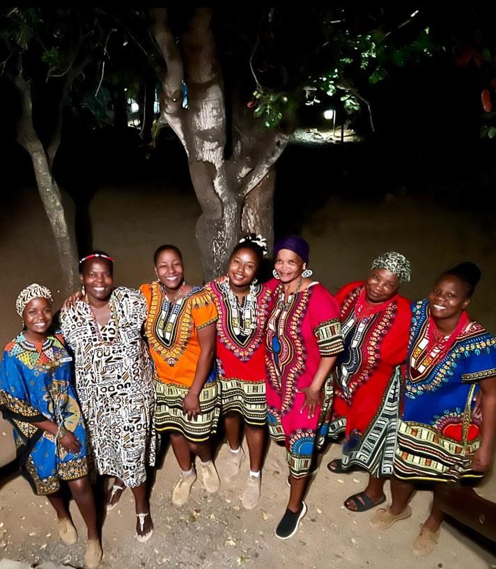 Daktari Bush School children visiting Sausage Tree on a conservation day